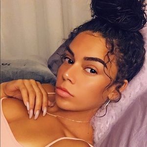 Meet your Posher, Jazmine